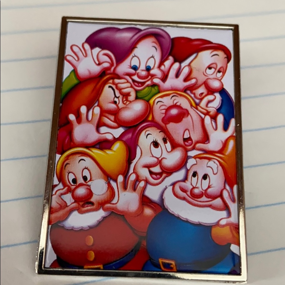 Disney store pin 📌 seven dwarfs pin Commemorative
